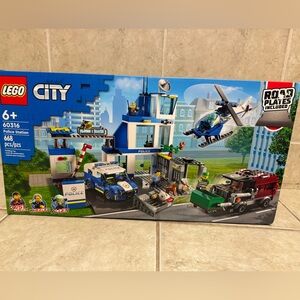 LEGO City Police Station/Headquarters Set - Blue, White, and Green 60316